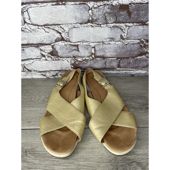 UGG Gold Leather Kamile Cross Strap Comfort Sandals Women Sz 10M US/41EU 1111040 - Picture 3 of 16